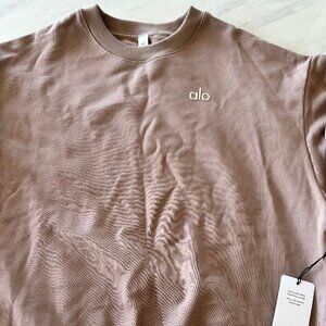 New With Tags: Unisex Alo Accolade Crewneck Pullover, Size Medium, Color: Taupe
